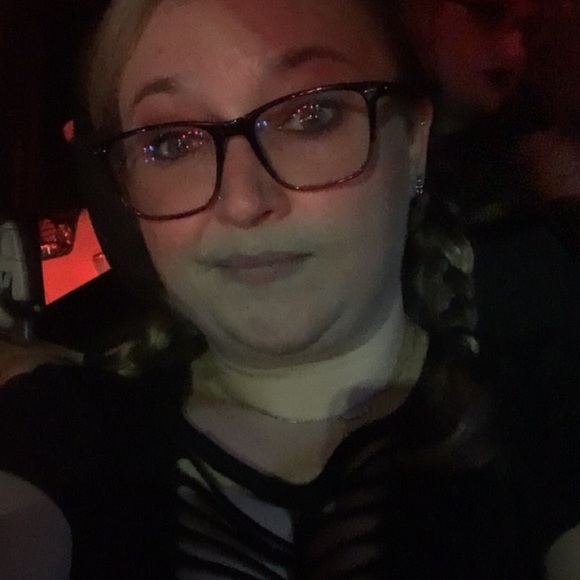 Meet your Posher, Erin - Picture 4 of 6